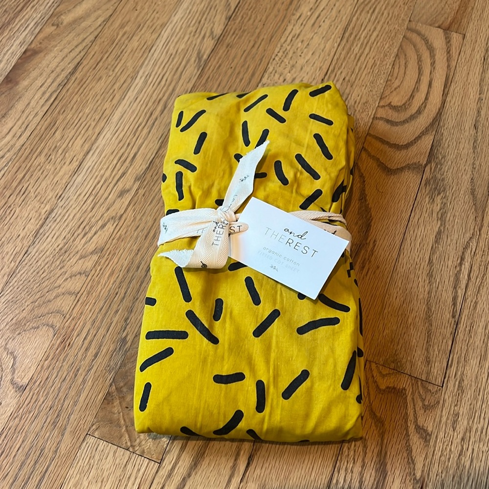 NWT The Rest fitted crib sheet black and yellow